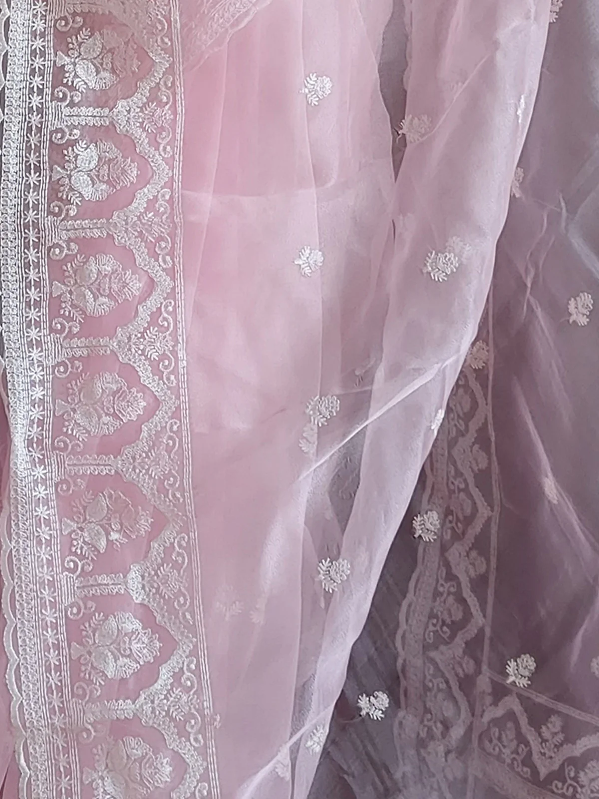 Odette Pink Organza  Saree with unstitched Blouse For Women - Image 5