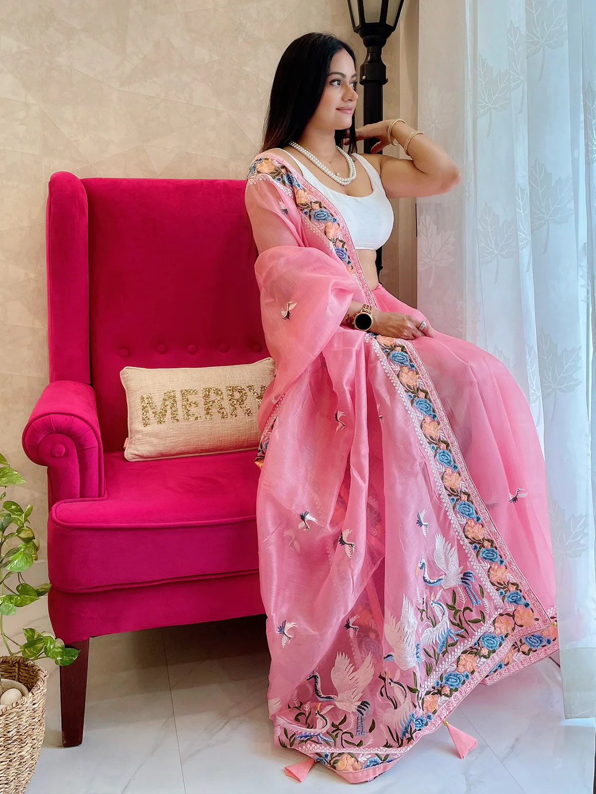 Odette Women's Pink Organza  Saree with unstitched Blouse - Image 2