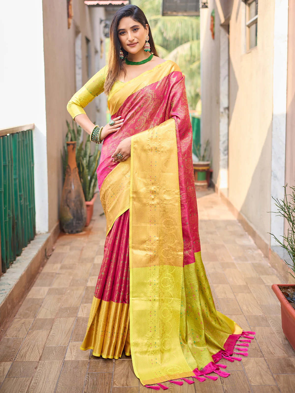 Odette Pink Silk Saree with unstitched Blouse For Women - Image 2