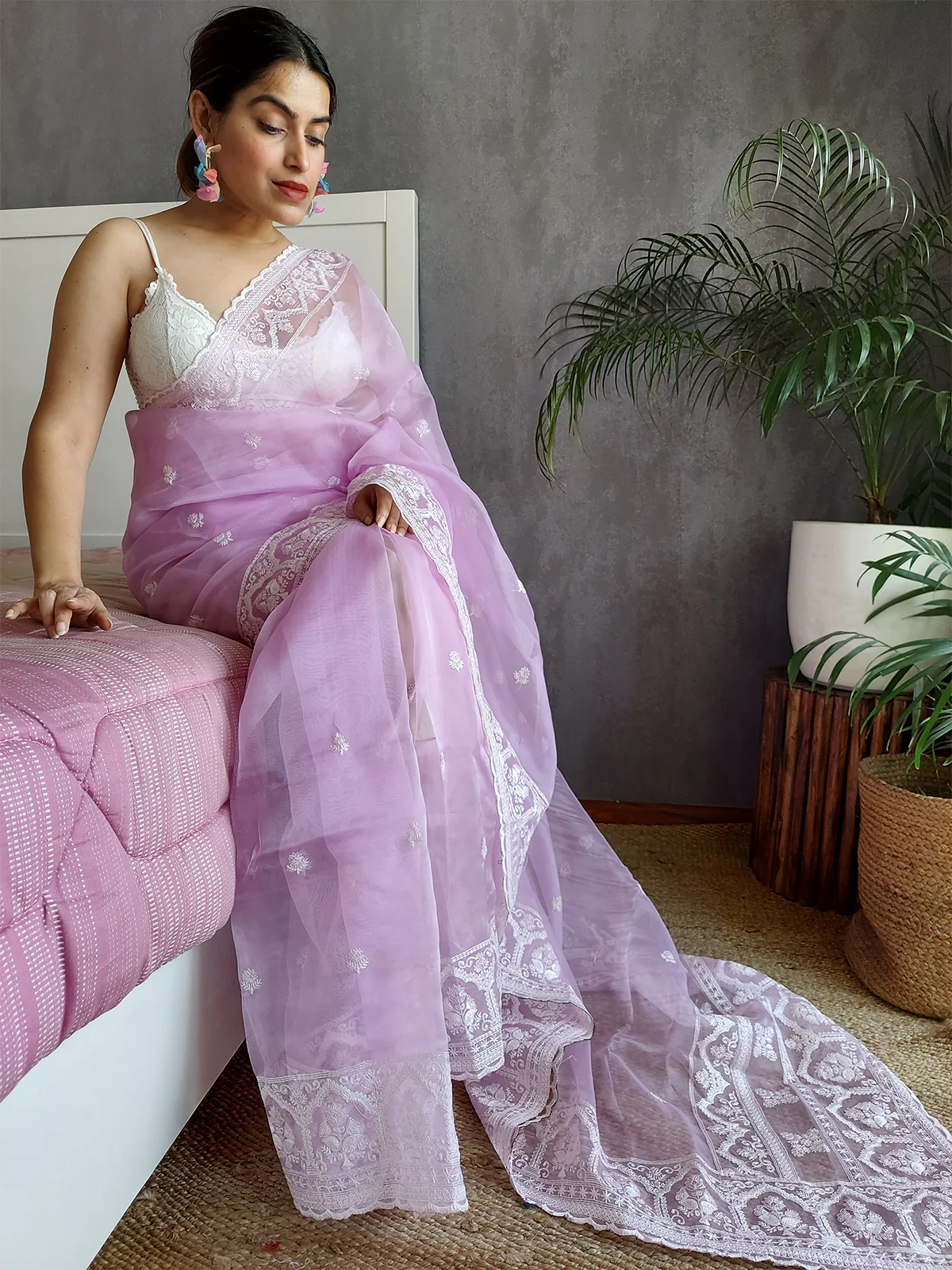 Odette Pink Organza  Saree with unstitched Blouse For Women - Image 4