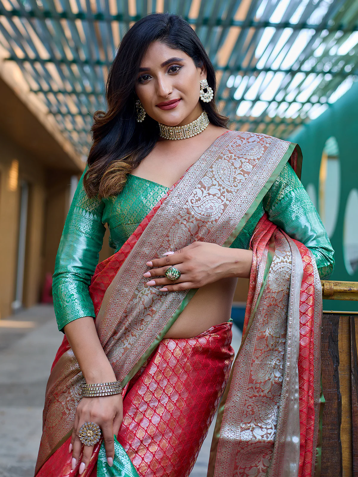 Odette Red Banarasi Silk  Saree with unstitched Blouse For Women - Image 4