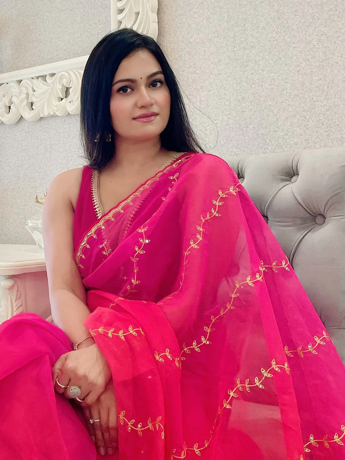 Odette Red and Pink Organza  Saree with unstitched Blouse For Women - Image 5
