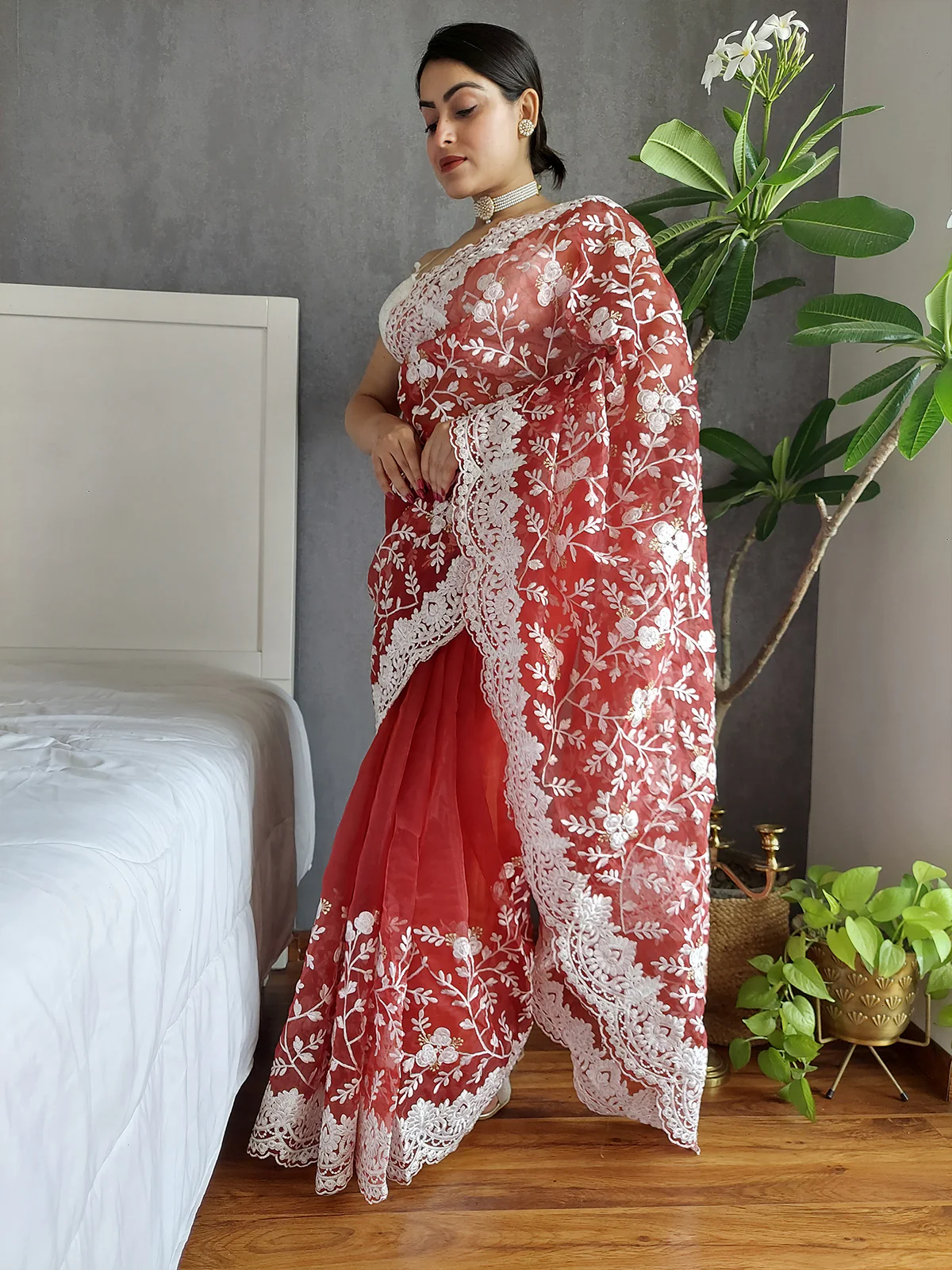 Odette Red Organza  Saree with unstitched Blouse For Women - Image 4