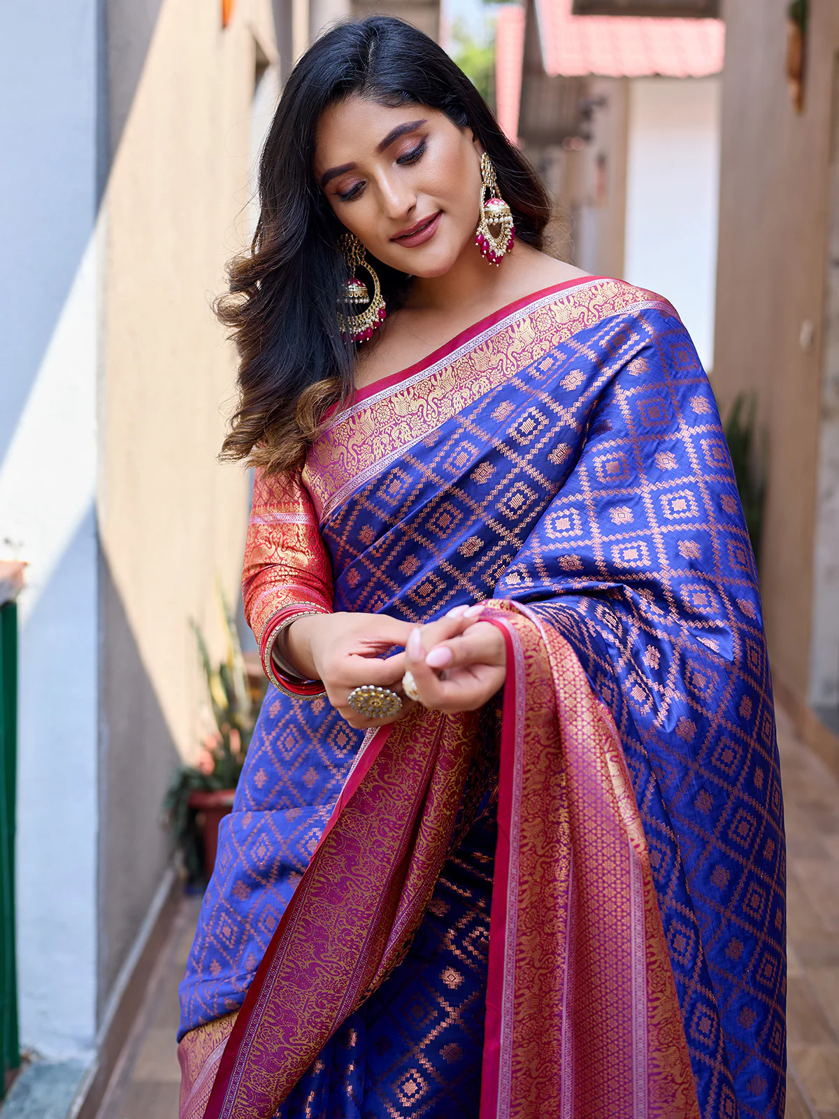 Odette Blue Silk Saree with unstitched Blouse For Women - Image 4