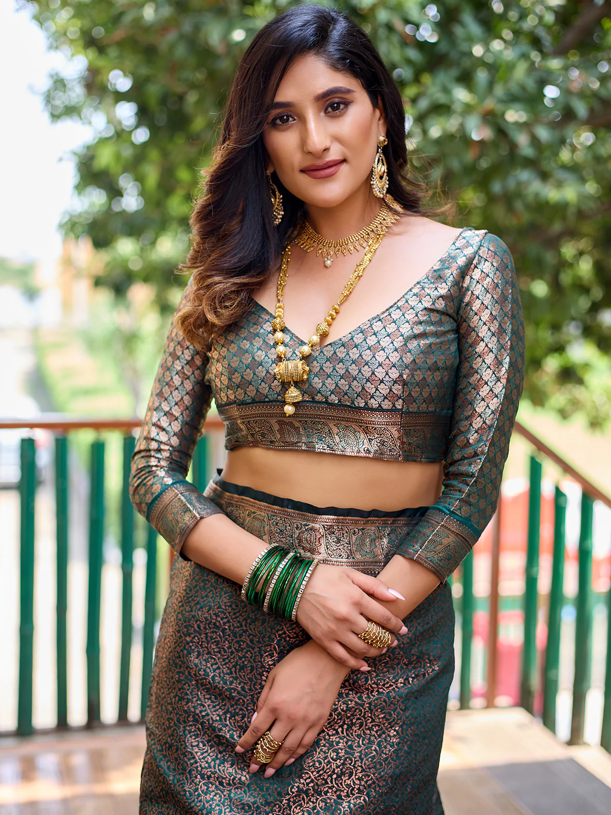 Odette Women's Teal Silk  Saree with unstitched Blouse - Image 4