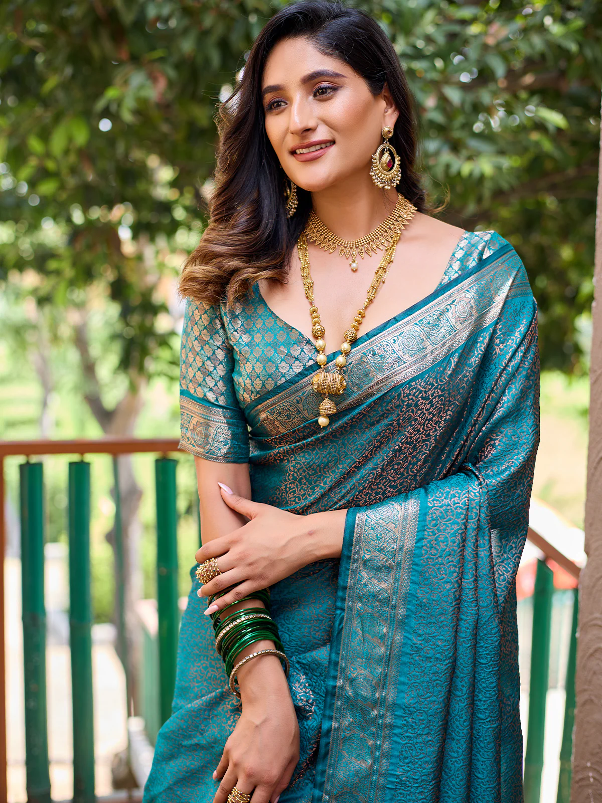 Odette Women's Blue Silk  Saree with unstitched Blouse - Image 3