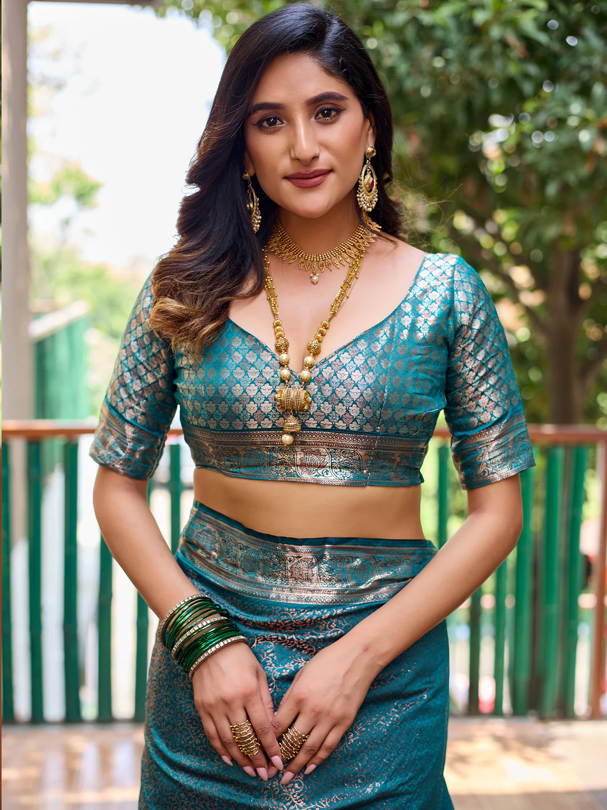 Odette Women's Blue Silk  Saree with unstitched Blouse - Image 4