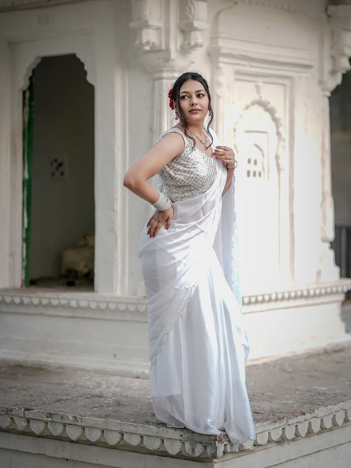 Odette Women's White Silk Saree with unstitched Blouse - Image 6