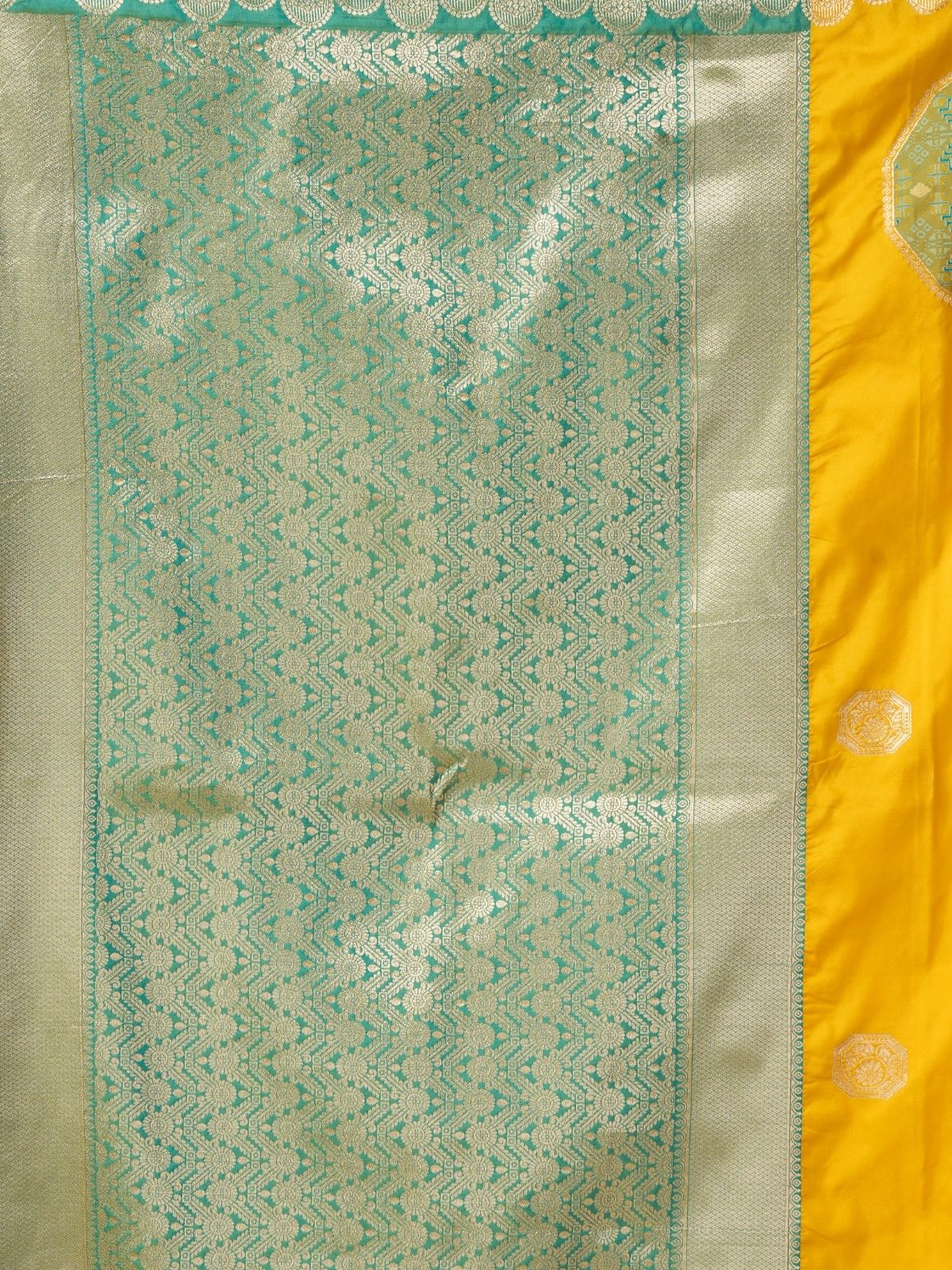 Odette Yellow and Green Silk Blend Woven Saree For Women - Image 6