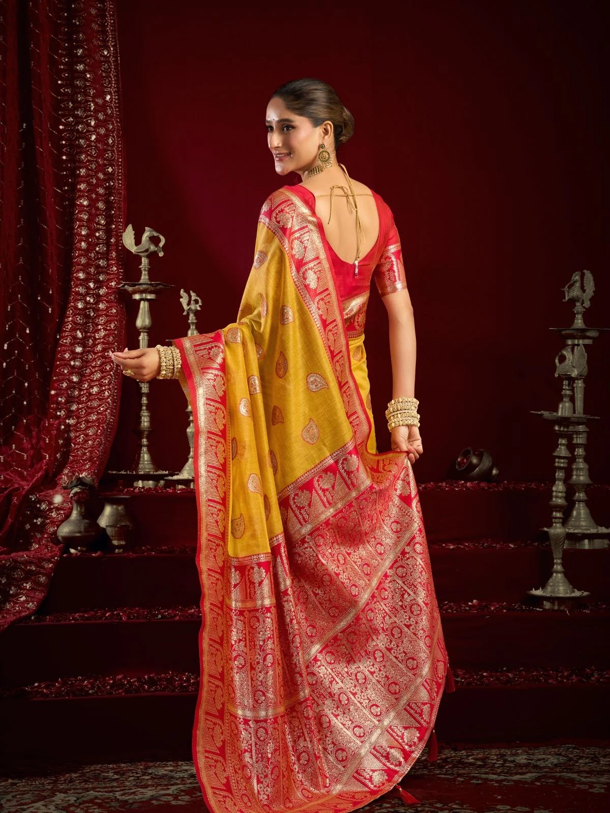Odette Yellow and Red Silk Blend Woven Saree For Women - Image 3