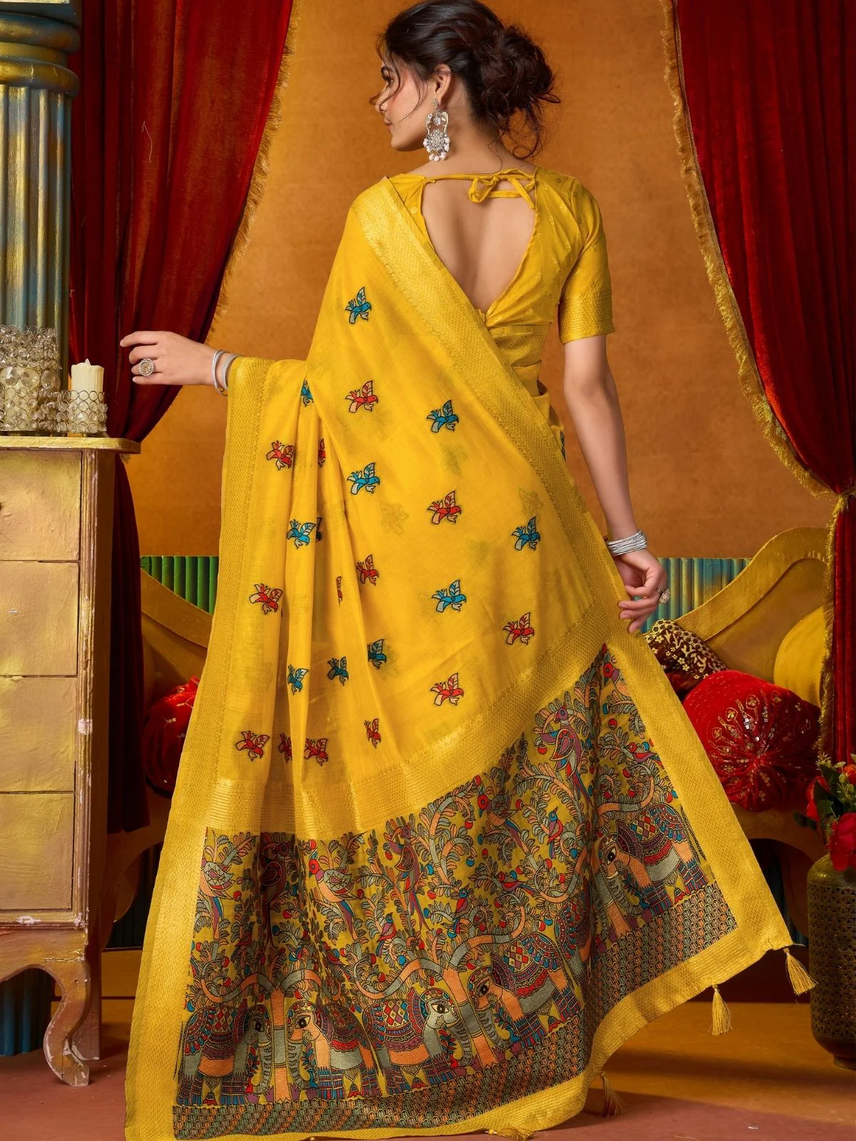 Odette Yellow Cotton Blend Printed Saree For Women - Image 4
