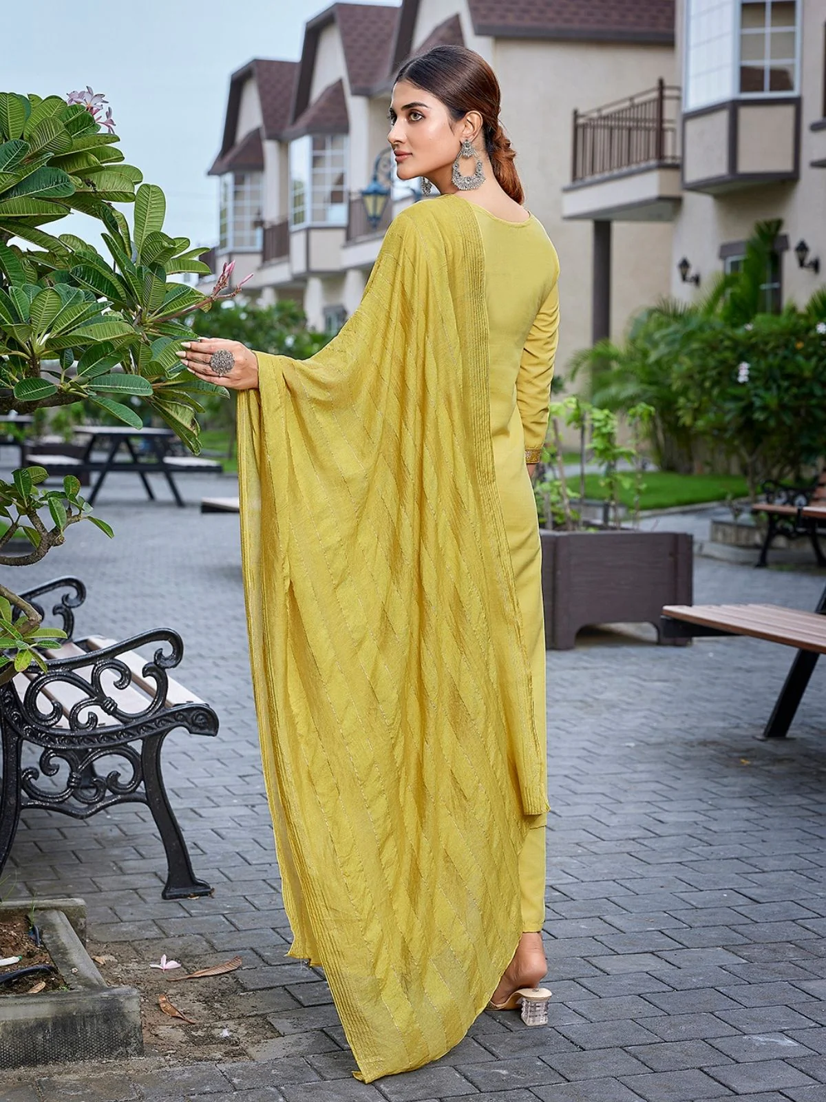 Odette Yellow Cotton Blend Solid Stiched Kurta Set For Women - Image 3