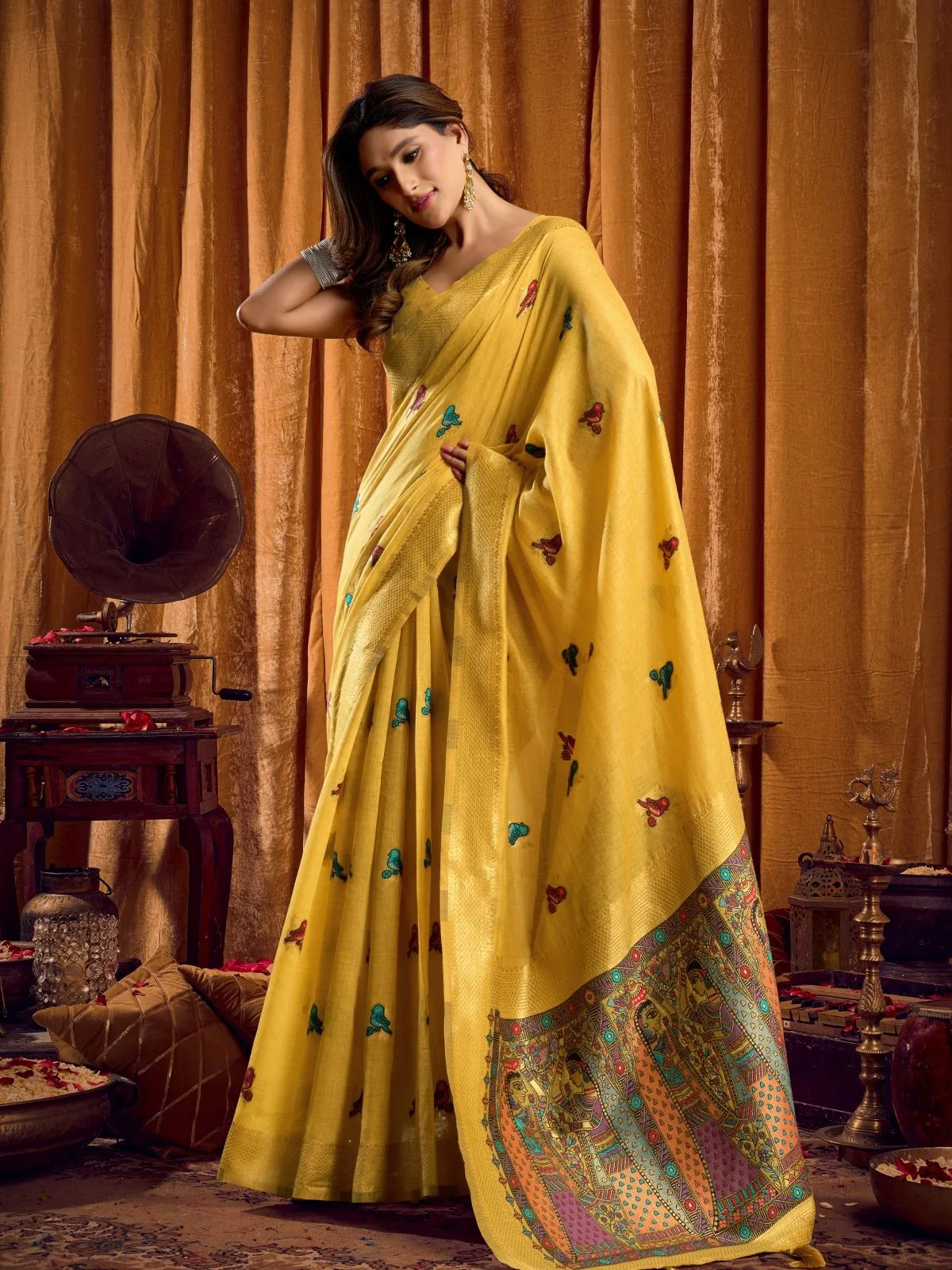 Odette Yellow Cotton Blend Woven Saree For Women - Image 3