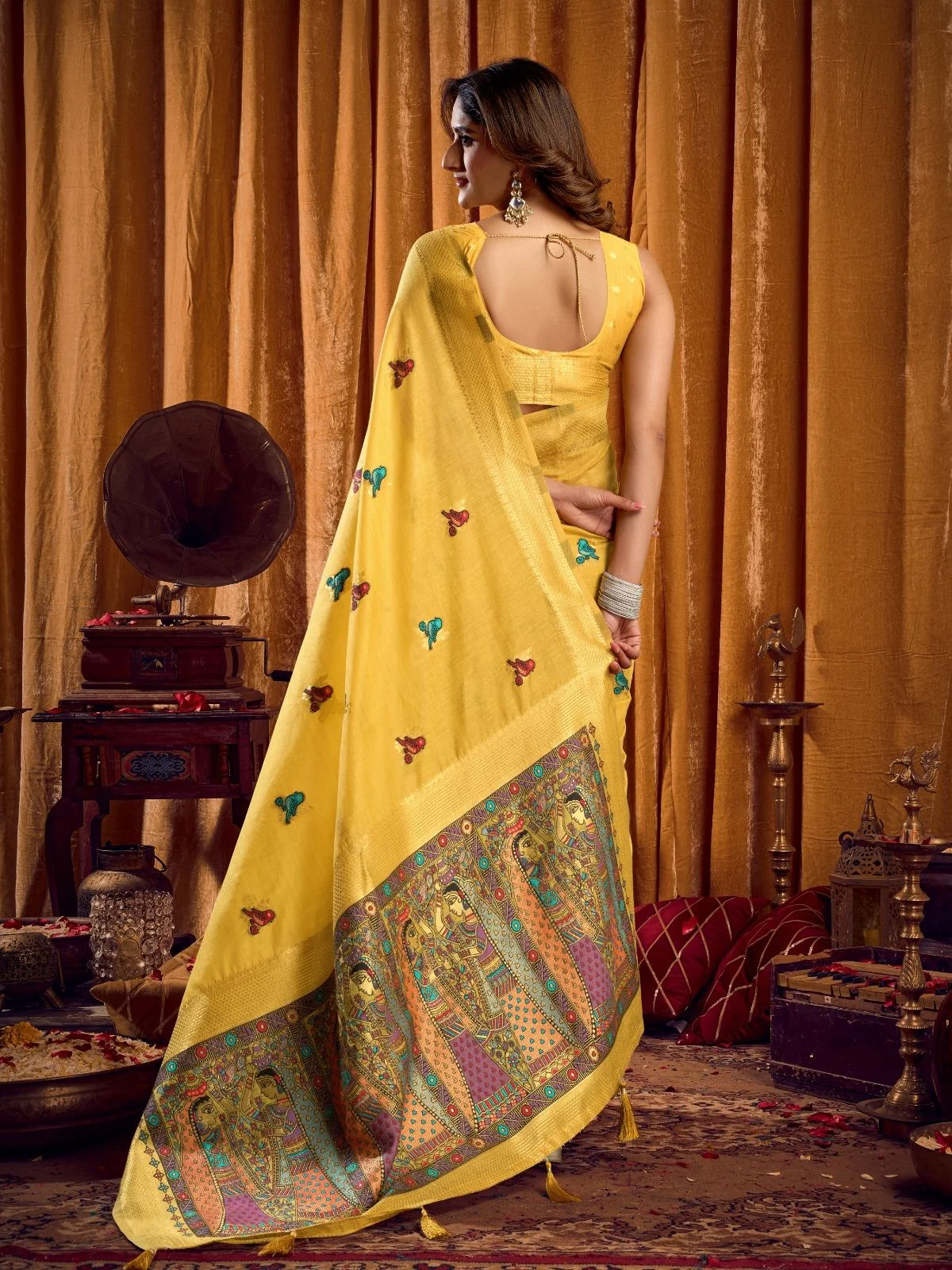 Odette Yellow Cotton Blend Woven Saree For Women - Image 4