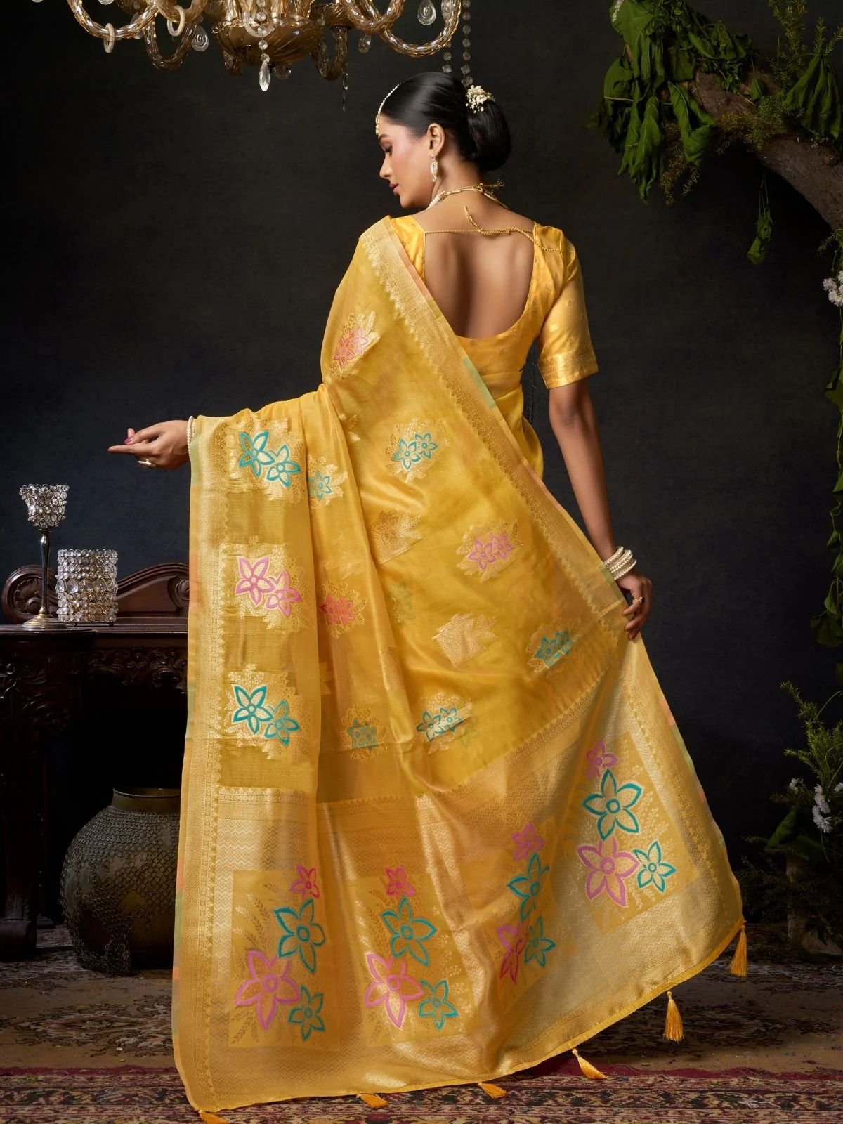 Odette Yellow Cotton Blend Woven Saree For Women - Image 4