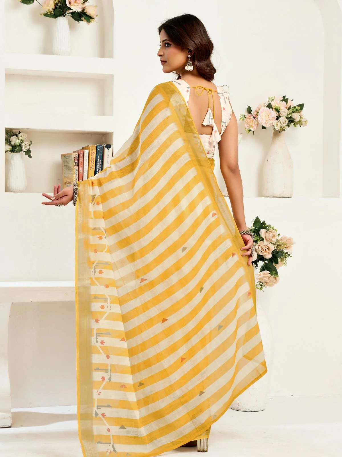 Odette Yellow Cotton Linen Zari Work Saree For Women - Image 4
