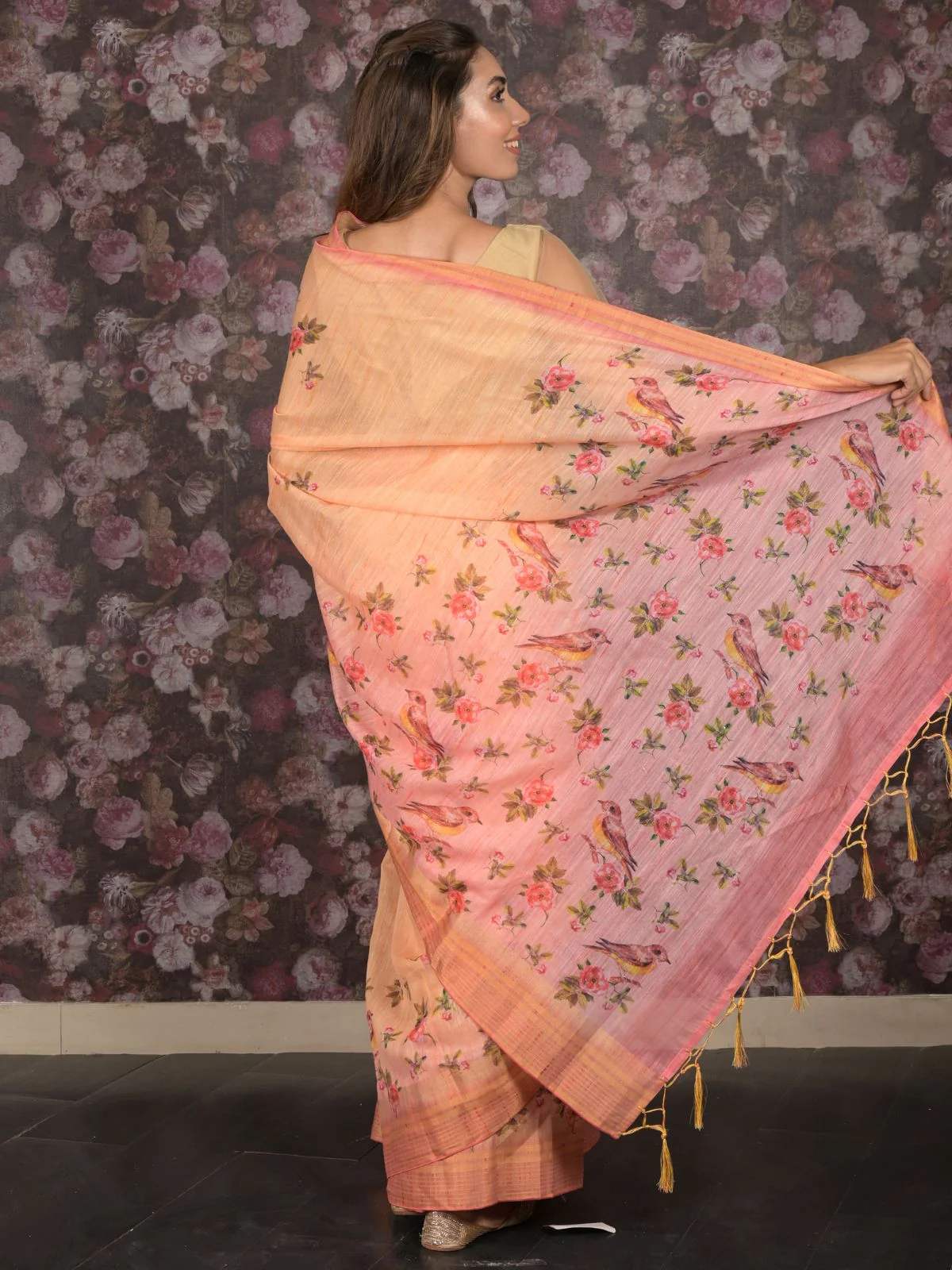 Odette Yellow Floral Print Cotton Blend Saree with Unstitched Blouse for Women - Image 4