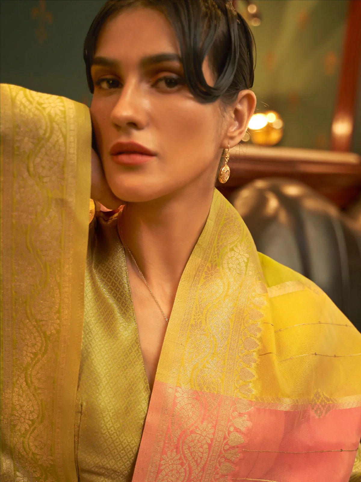 Odette Yellow And Pink Woven Organza Saree With Unstitched Blouse For Women - Image 2