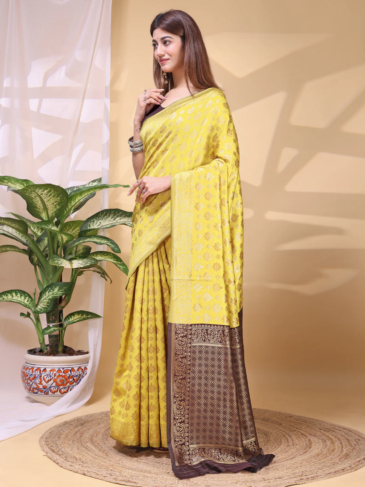 Odette Yellow Silk Blend Woven Saree For Women - Image 2