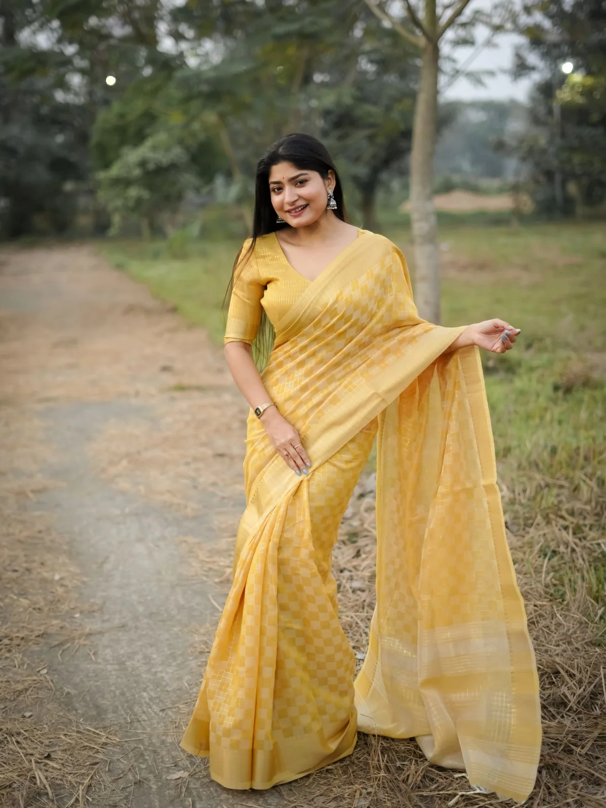Odette Yellow Silk Blend Woven Saree For Women - Image 2