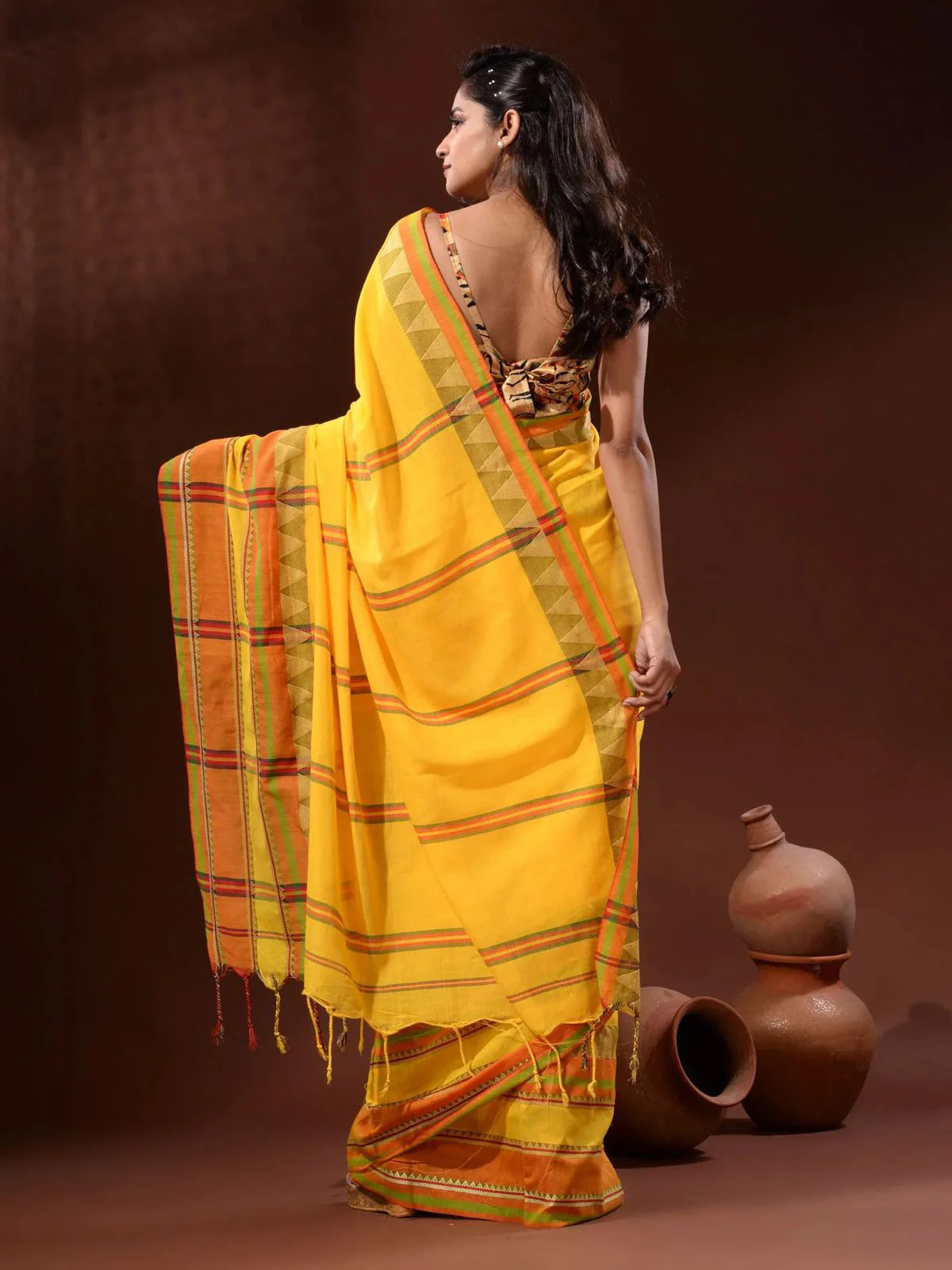 Odette Yellow Temple Border Cotton Blend Saree With Unstitched Blouse for Women - Image 3