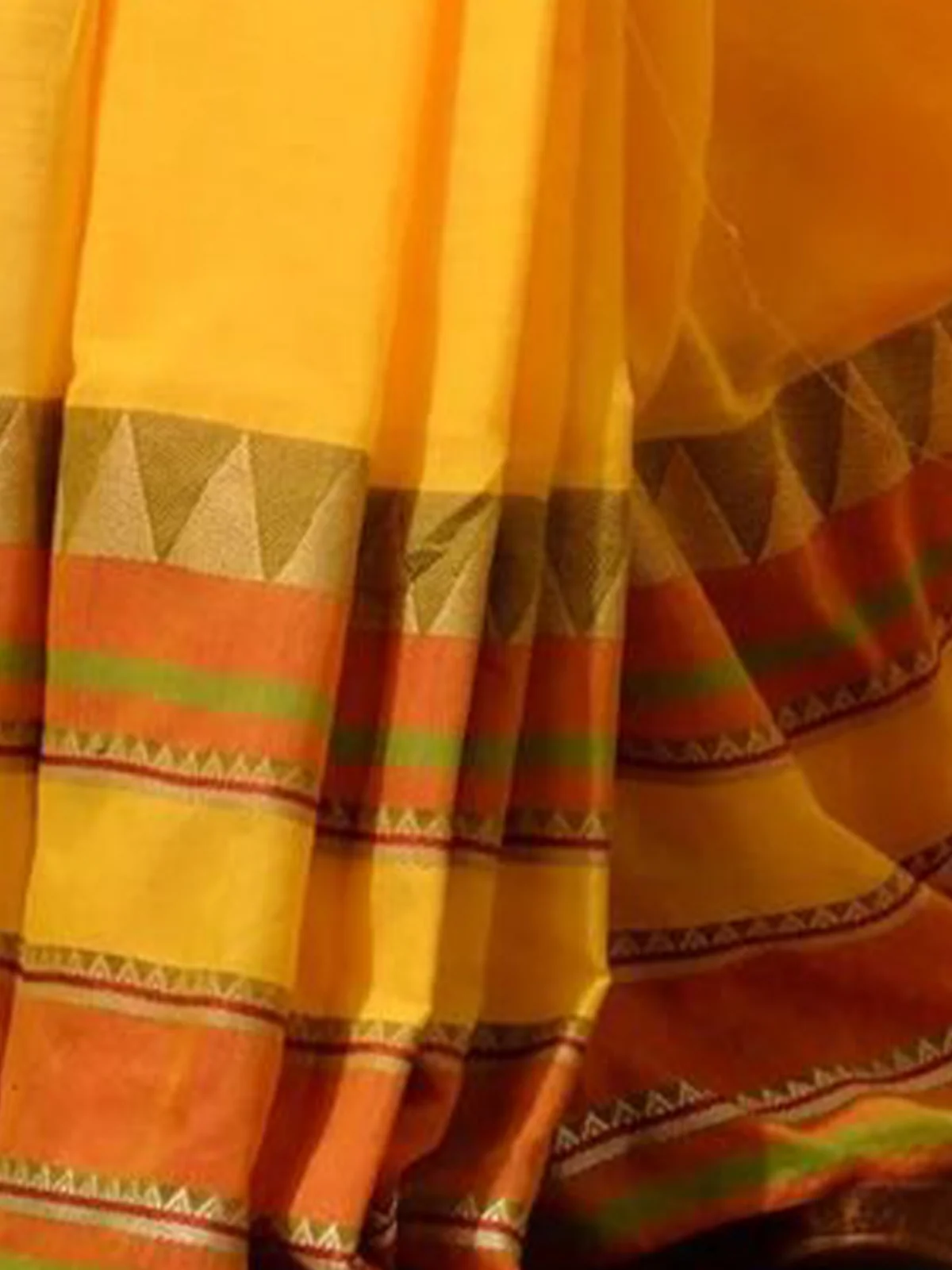 Odette Yellow Temple Border Cotton Blend Saree With Unstitched Blouse for Women - Image 5