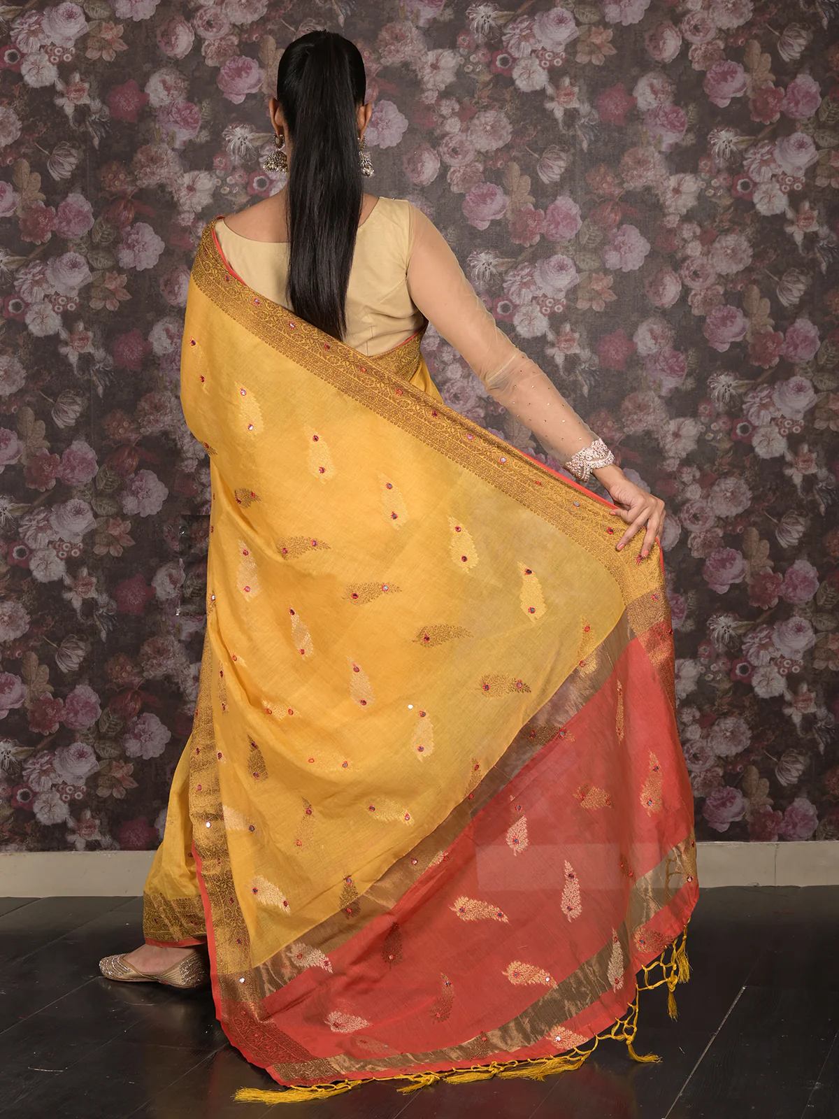 Odette Yellow Woven Cotton Silk Blend Saree With Unstitched Blouse For Women - Image 4