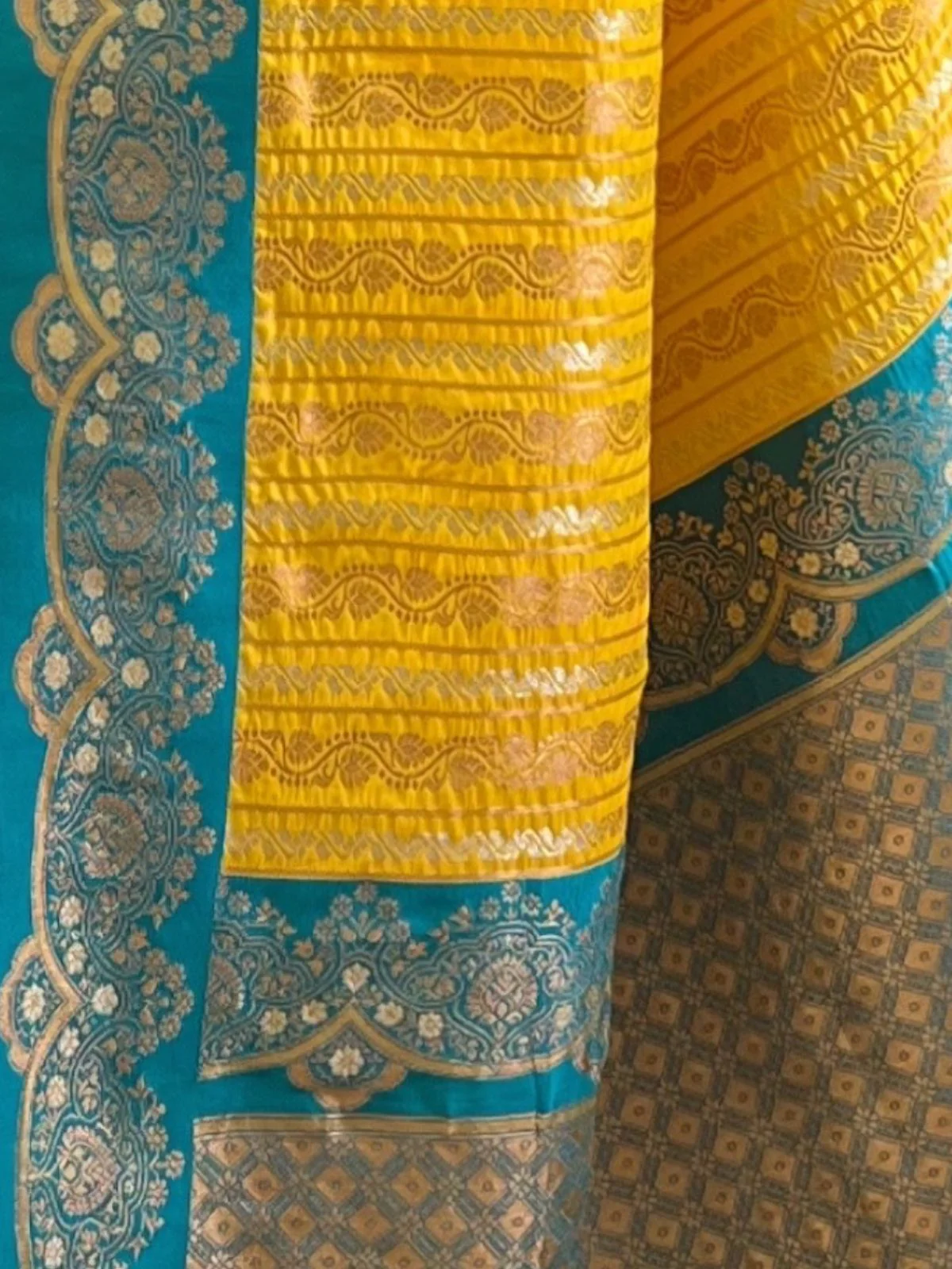 Odette Yellow Woven Design Soft Silk Saree With Unstitched Blouse For Women - Image 4