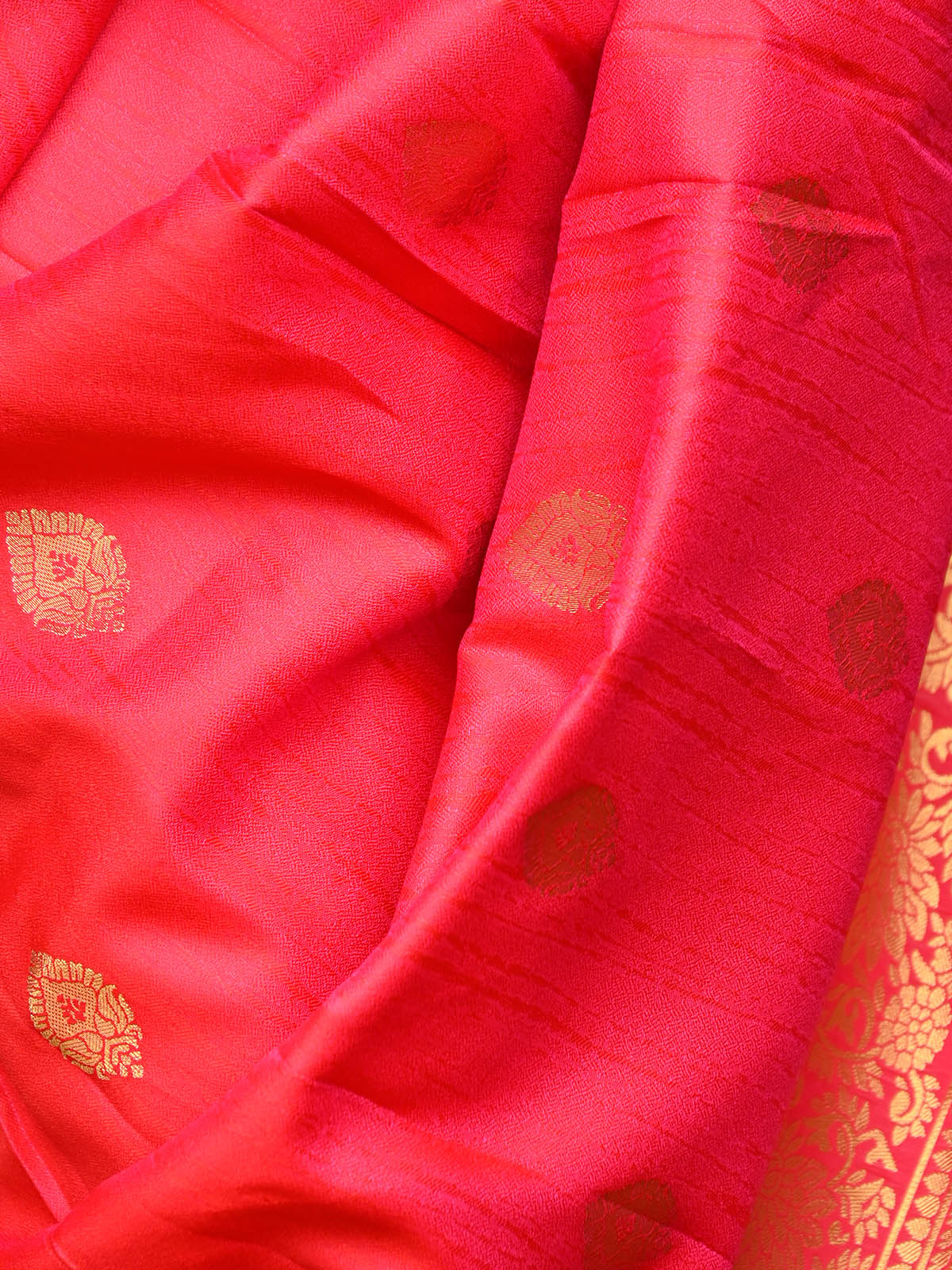 Odette Women Red Silk Woven Saree With Unstitched Blouse - Image 4
