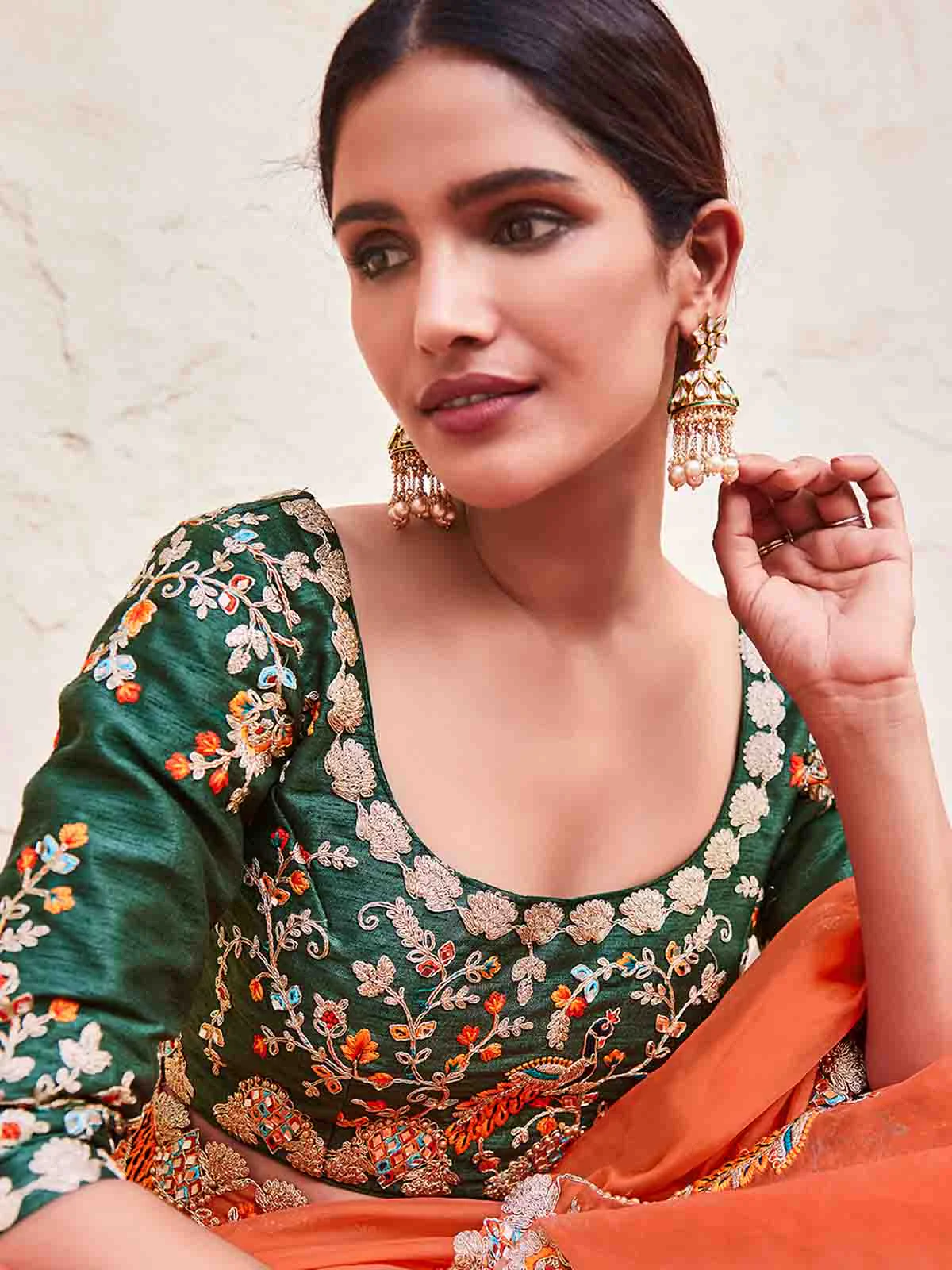 Odette Women Orange Organza Embroidered Saree With Unstitched Blouse - Image 3