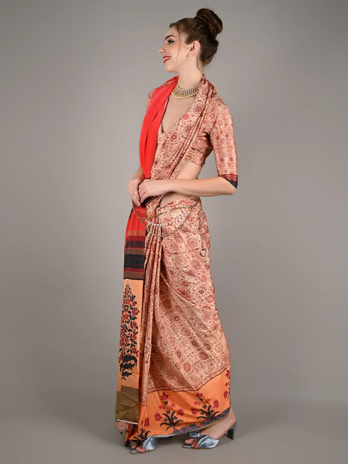 Odette Women Orange Silk Crepe Floral Saree With Unstitched Blouse - Image 2