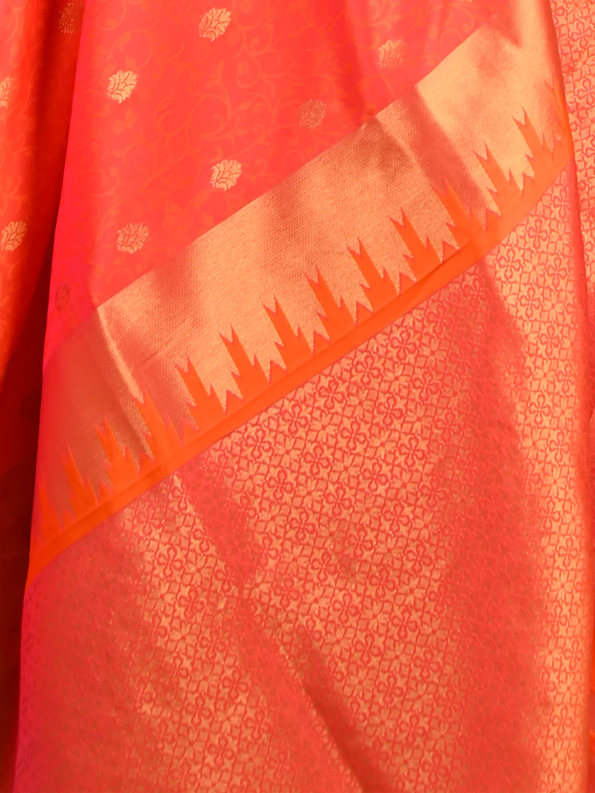 Odette Women Orange Silk Woven Saree With Unstitched Blouse - Image 4