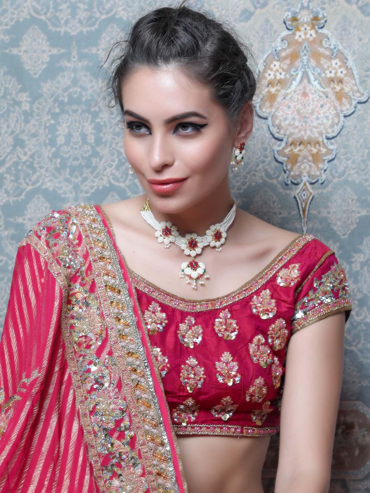 Odette Women Pearly Flowers Necklace Set - Image 2
