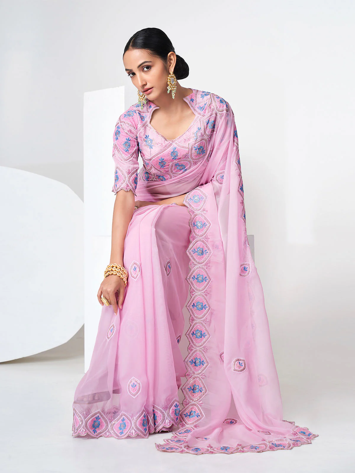 Odette Women Pink Organza Saree With Unstitched Blouse - Image 6
