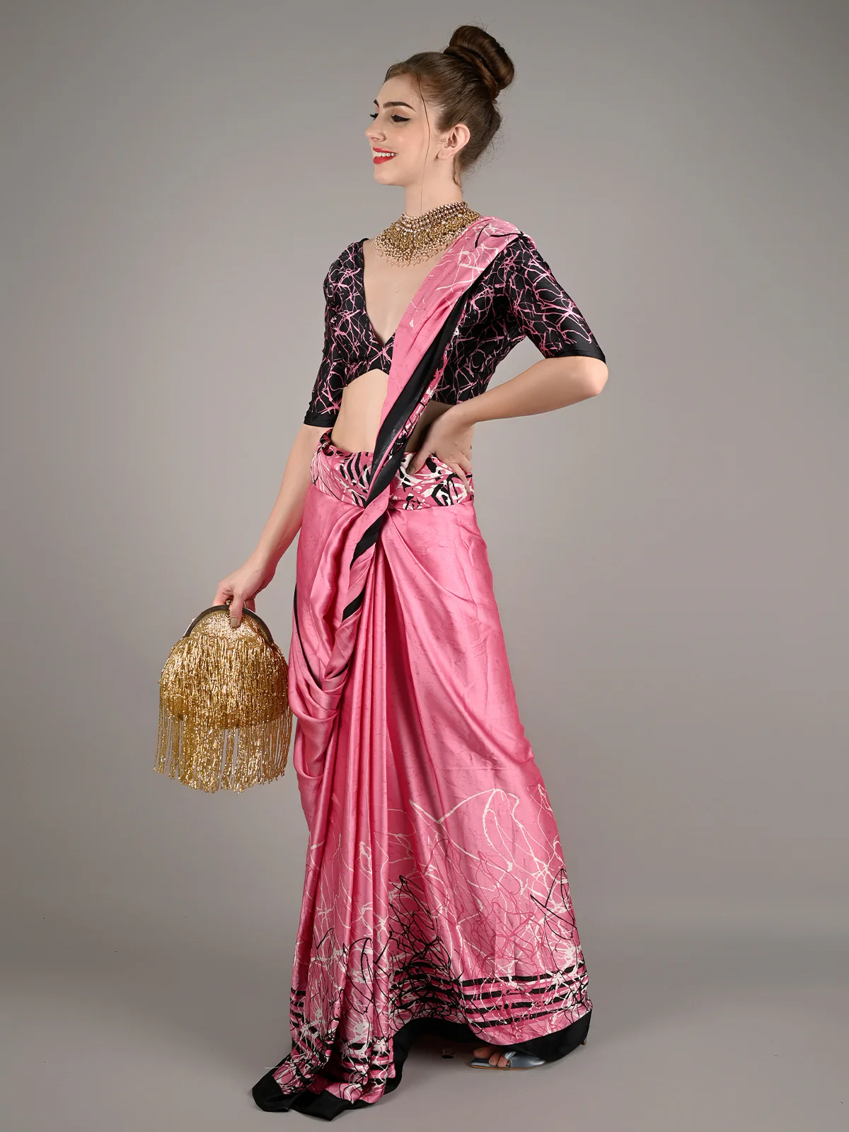 Odette Women Pink Satin Crepe Digital Print Saree With Unstitched Blouse - Image 2