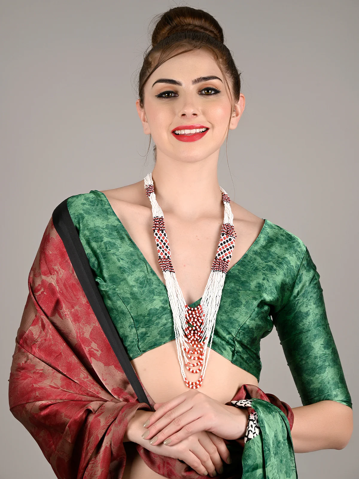 Odette Women Red Satin Crepe Printed Saree With Unstitched Blouse - Image 3