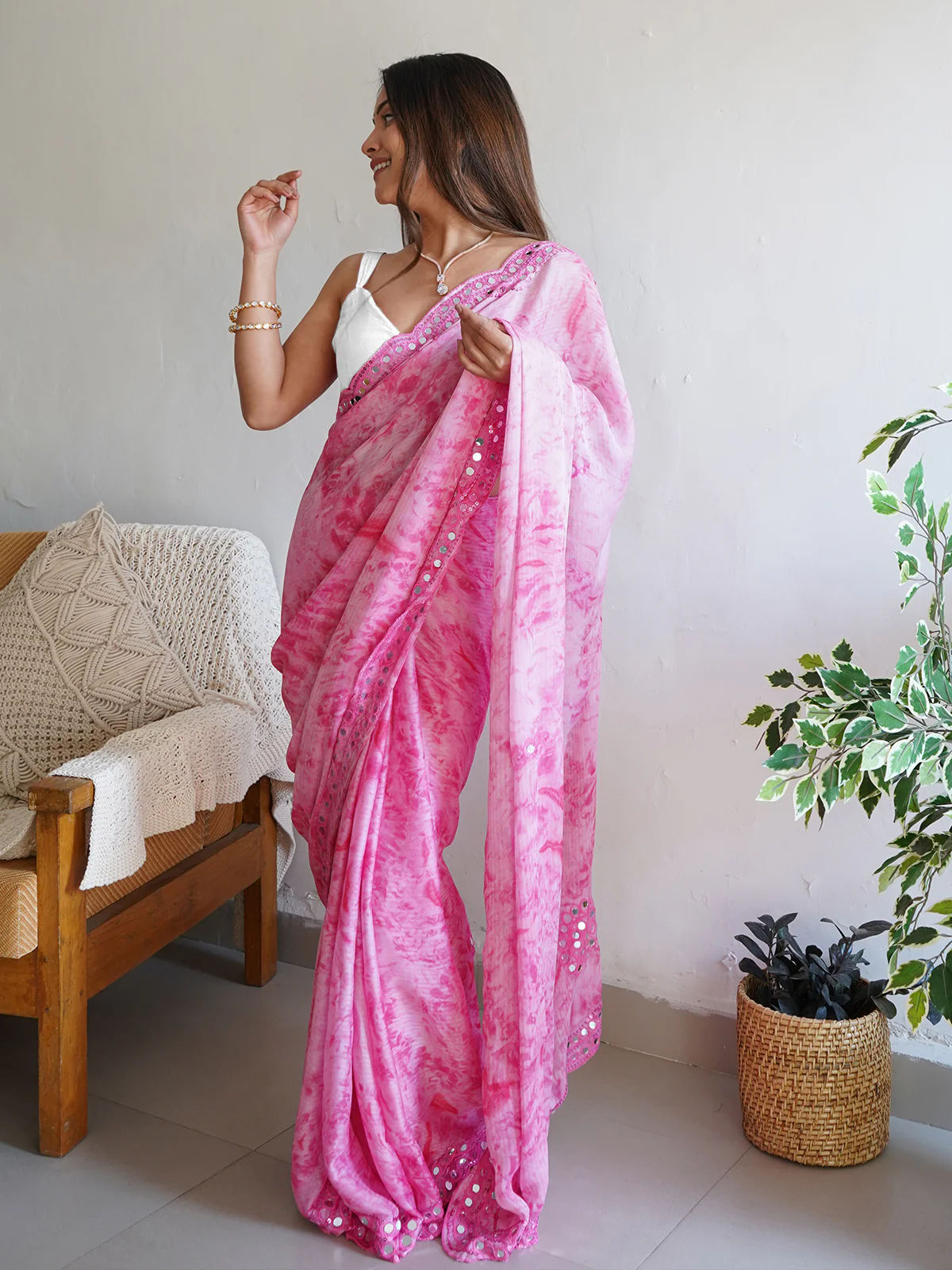 Odette Women Pink Satin Georgette Prism Print Saree With Unstitched Blouse - Image 2
