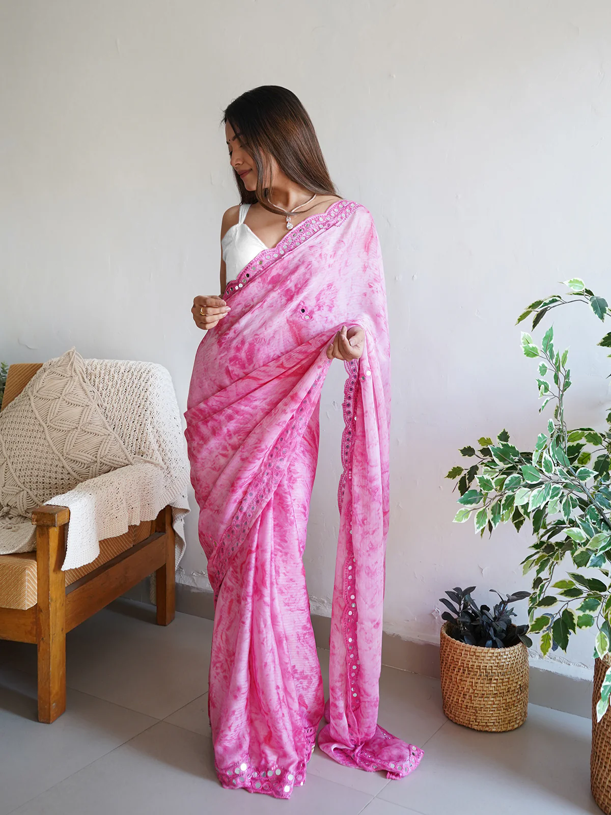 Odette Women Pink Satin Georgette Prism Print Saree With Unstitched Blouse - Image 3