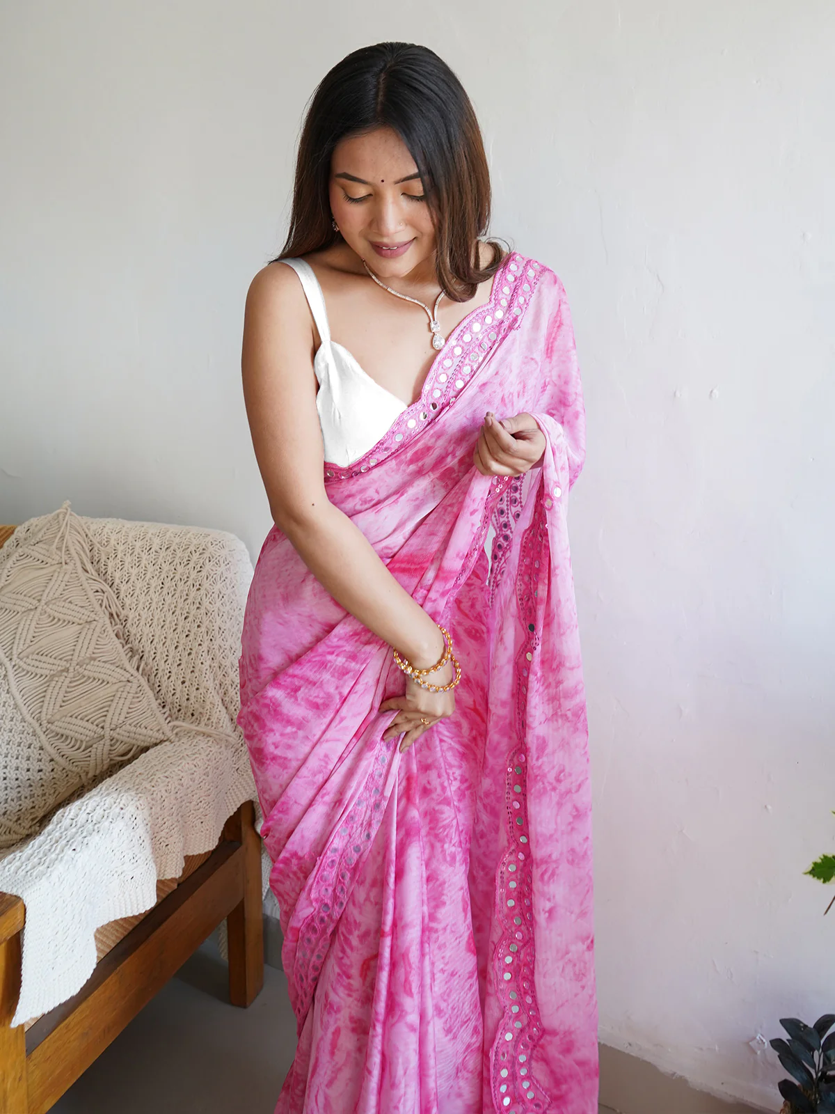 Odette Women Pink Satin Georgette Prism Print Saree With Unstitched Blouse - Image 5