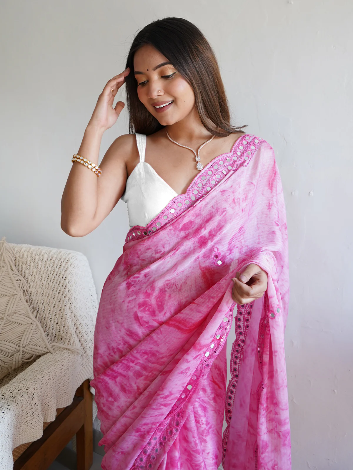 Odette Women Pink Satin Georgette Prism Print Saree With Unstitched Blouse - Image 6
