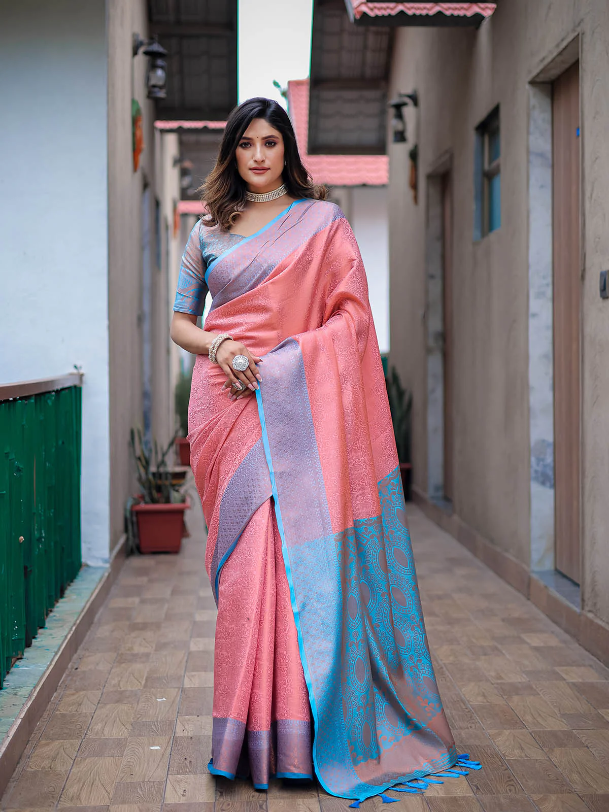 Odette Women Pink Silk Blend Woven Saree With Unstitched Blouse - Image 3
