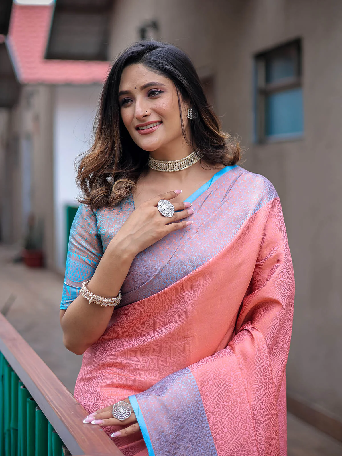 Odette Women Pink Silk Blend Woven Saree With Unstitched Blouse - Image 4