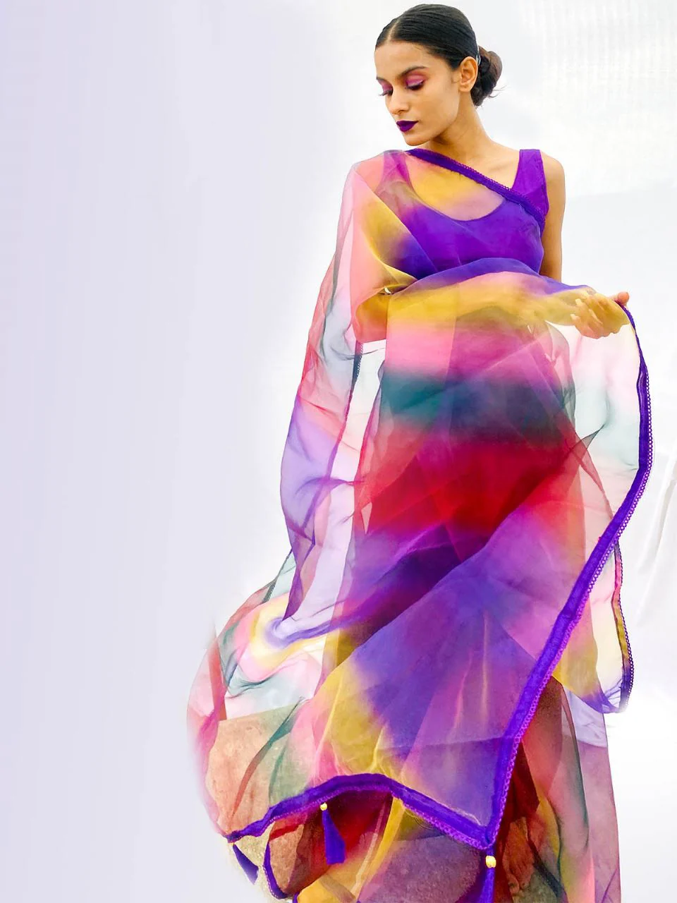 Odette Women Multicolor Organza Saree With Stitched Blouse - Image 3