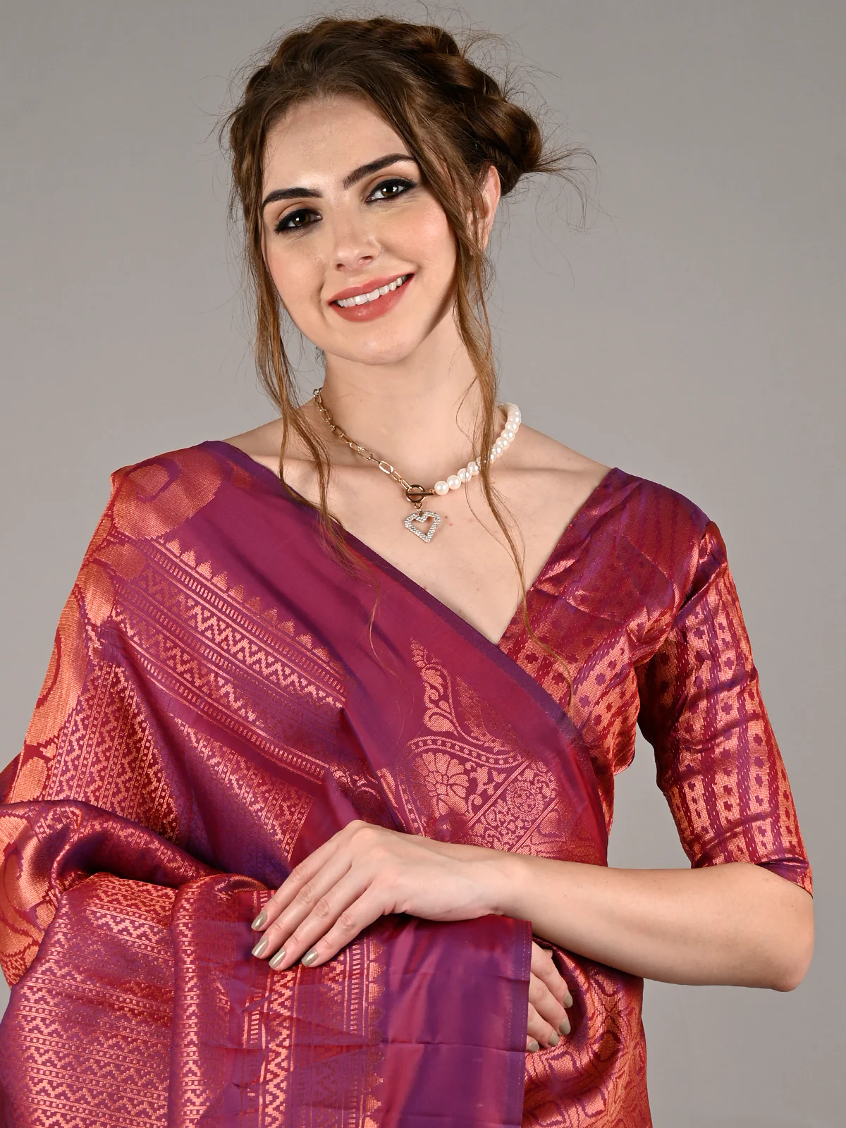 Odette Women Purple Silk Blend Woven Saree With Unstitched Blouse - Image 3