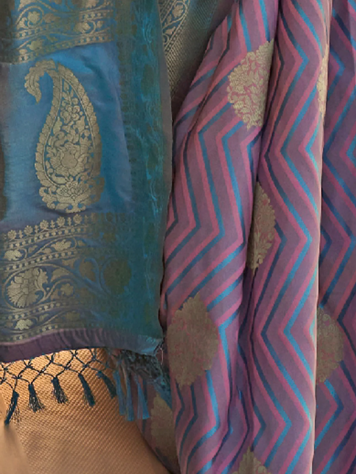 Odette Women Purple Silk Blend Woven Saree With Unstitched Blouse - Image 3