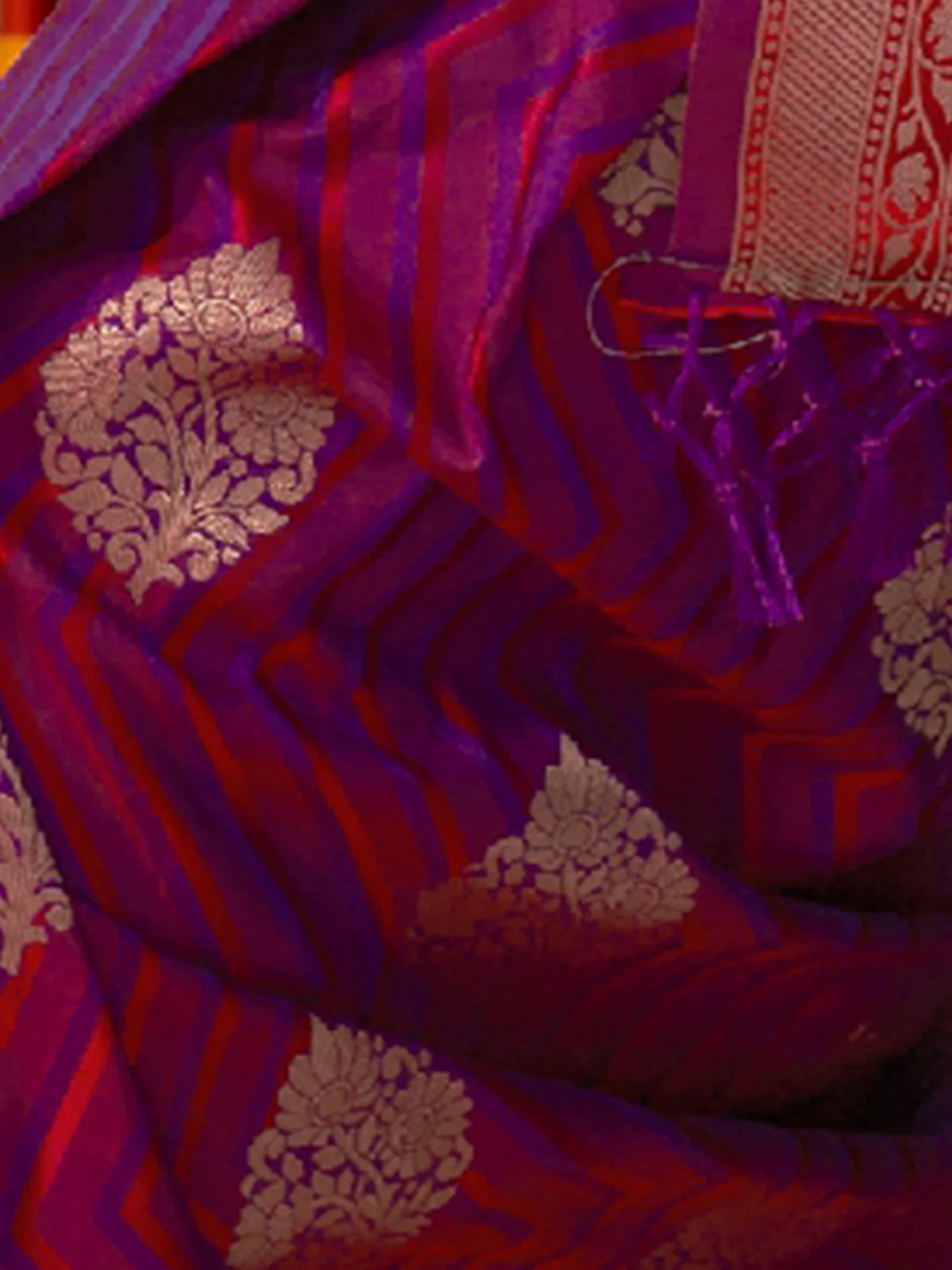 Odette Women Purple Silk Blend Woven Saree With Unstitched Blouse - Image 3