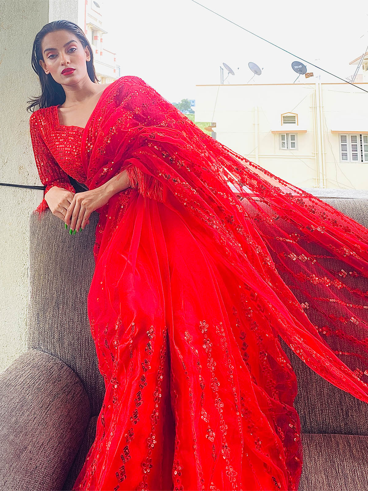 Odette Women Red Net Sequins Saree With Unstitched Blouse - Image 2