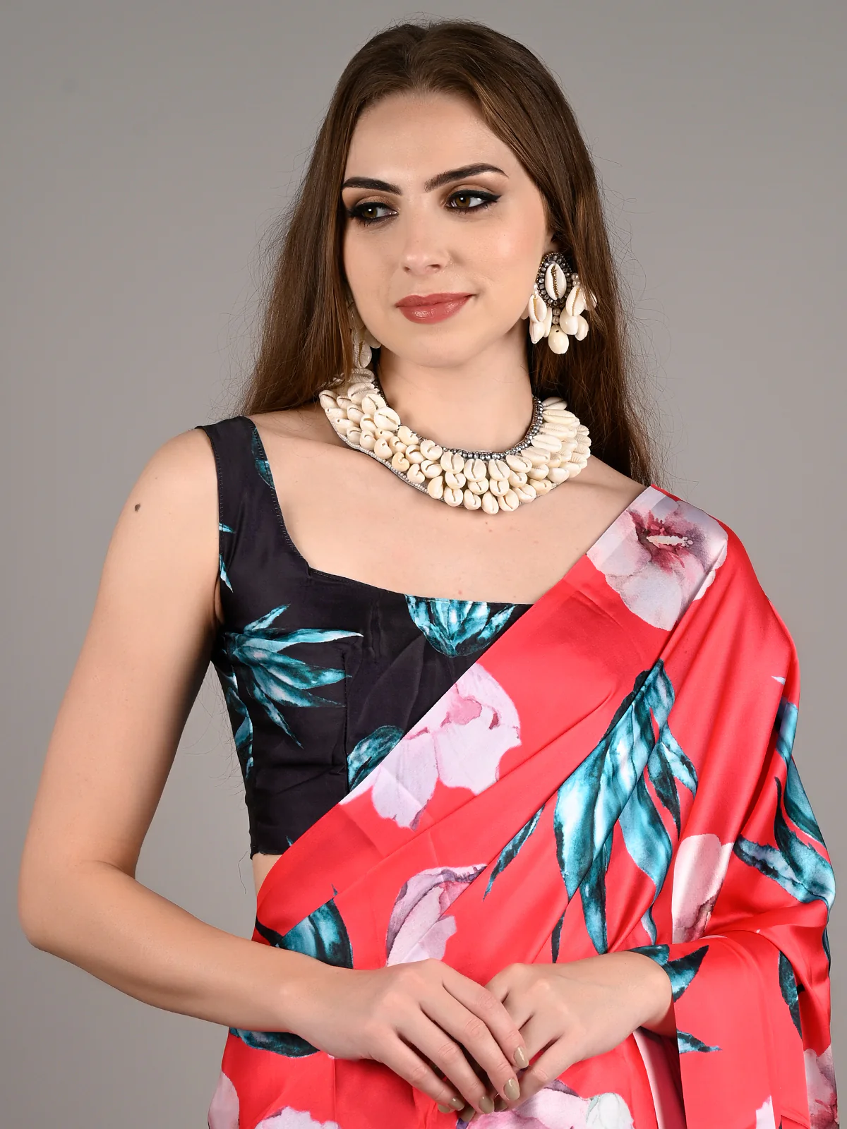 Odette Women Red Satin Crepe Printed Saree With Unstitched Blouse - Image 3