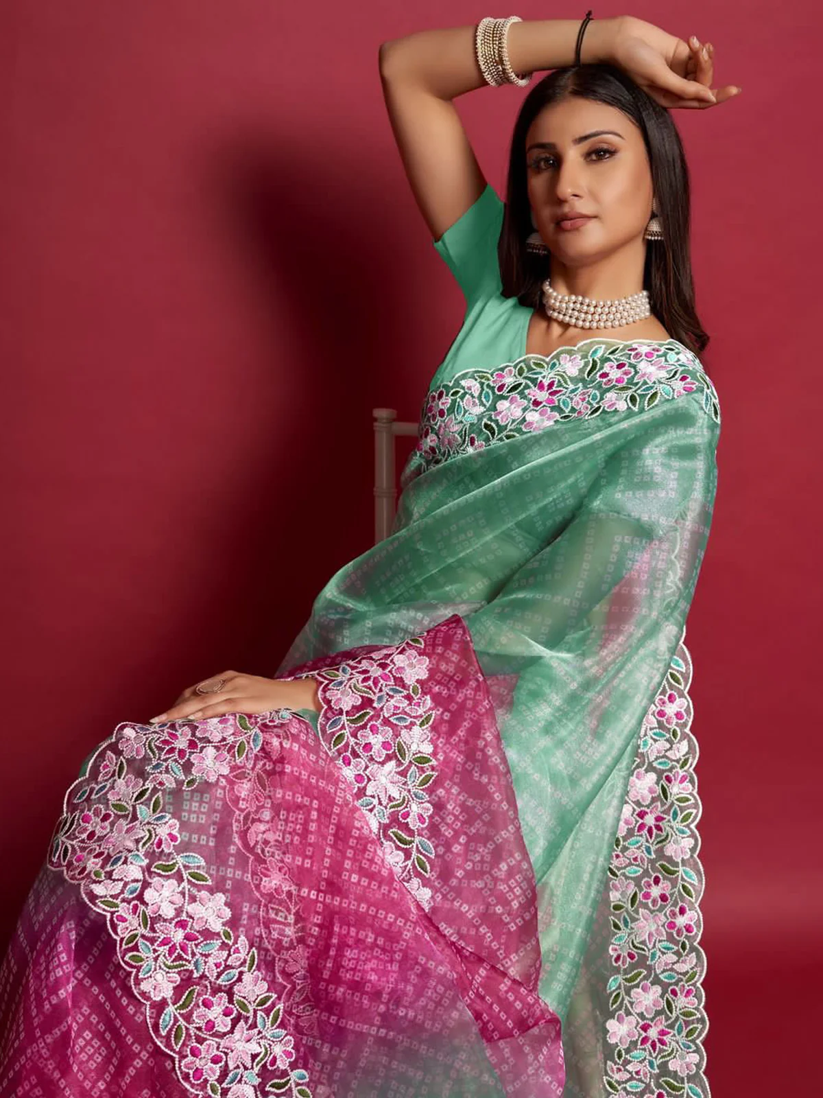 Odette Women Sea Green And Pink Organza Saree With Unstitched Blouse - Image 2