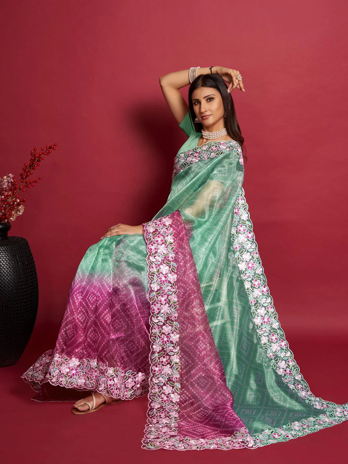 Odette Women Sea Green And Pink Organza Saree With Unstitched Blouse - Image 3